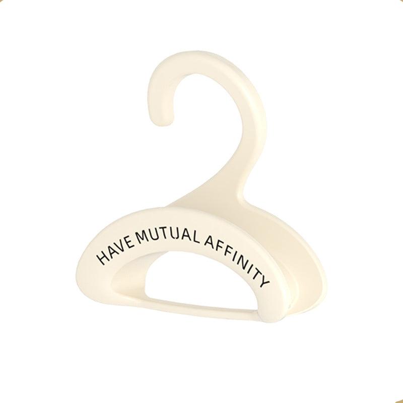 バッグを傷めずに吊るすための便利なフック