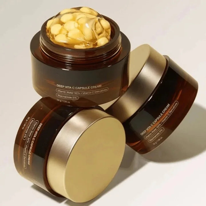 Strălucire vizibilă și piele hidratată datorită capsulelor C