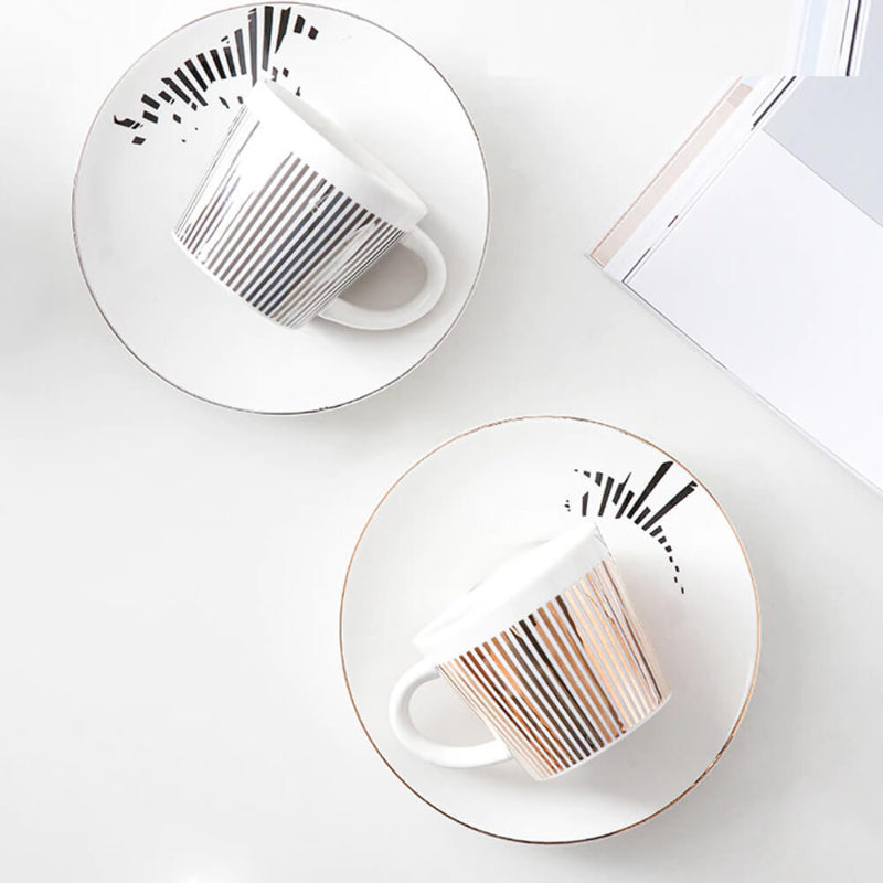 قهوة أنيقة مع فنجان يكشف سرًا 