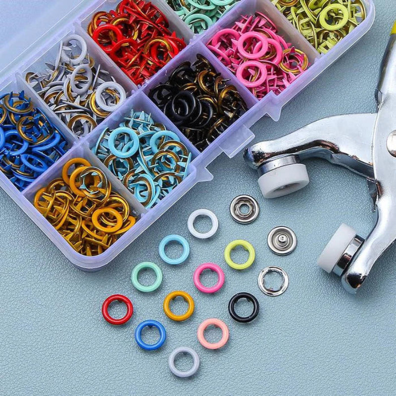 Seamless fastening: easy-to-attach snap buttons 